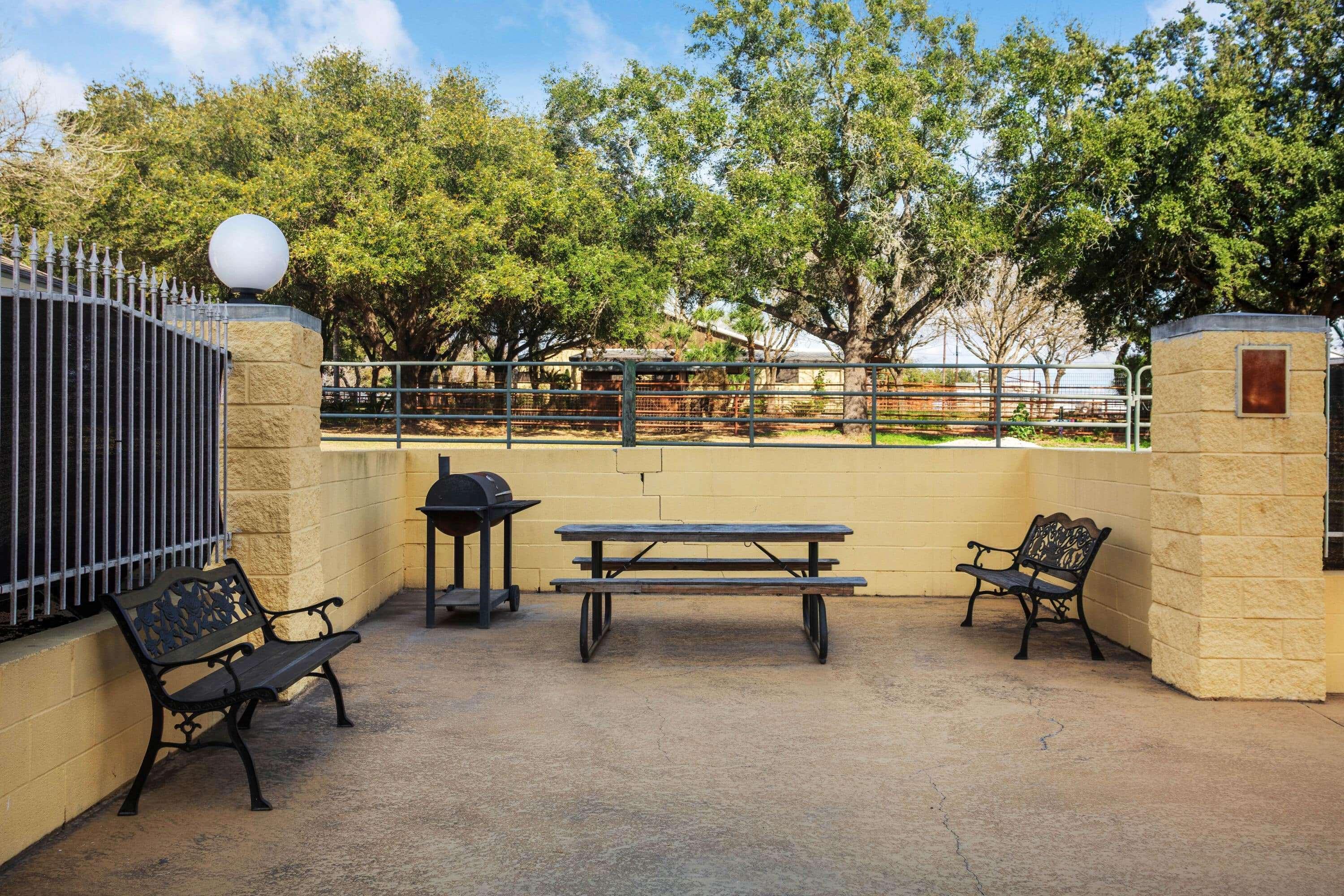 La Quinta By Wyndham Beeville Exterior foto