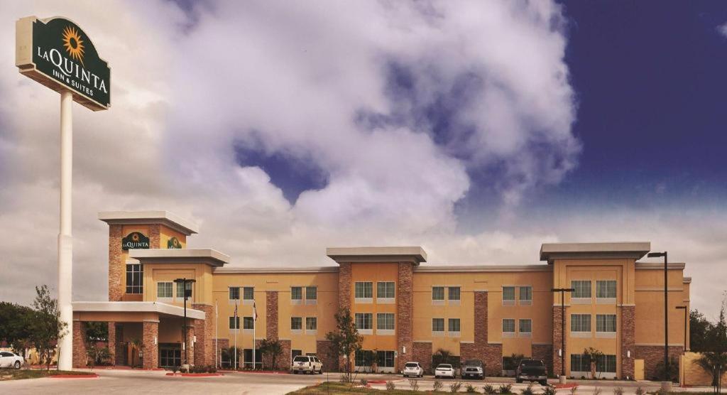 La Quinta By Wyndham Beeville Exterior foto